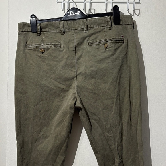 🎉4/30$🎉 Tommy Hilfiger Khaki Slim Fit Pants - Picture 4 of 5